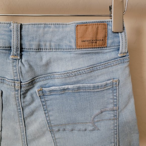 American Eagle Outfitters AEO Hi-Rise Shortie Rolled Cuff Light Wash Denim Short - Picture 11 of 16